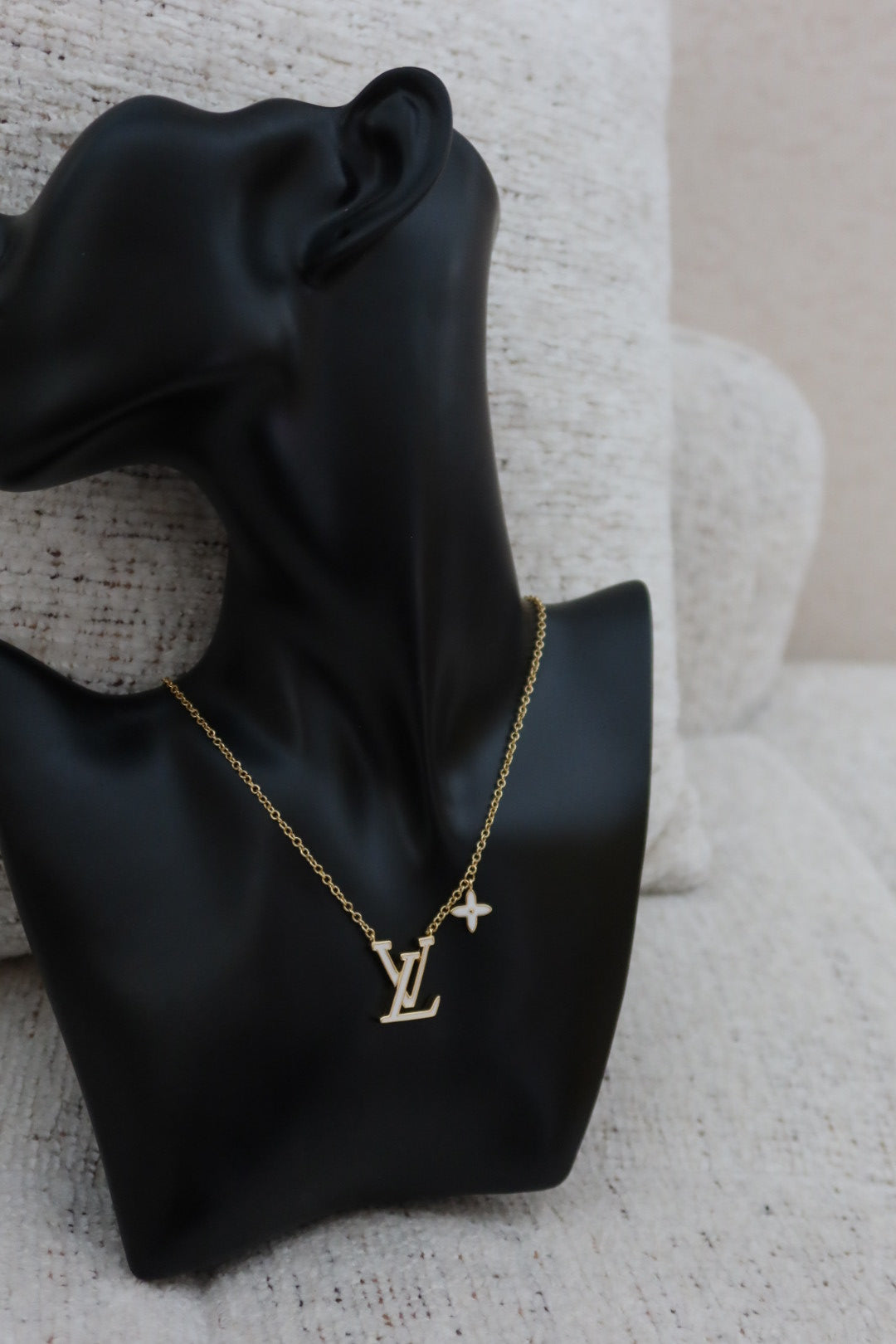 Collier White Lisa